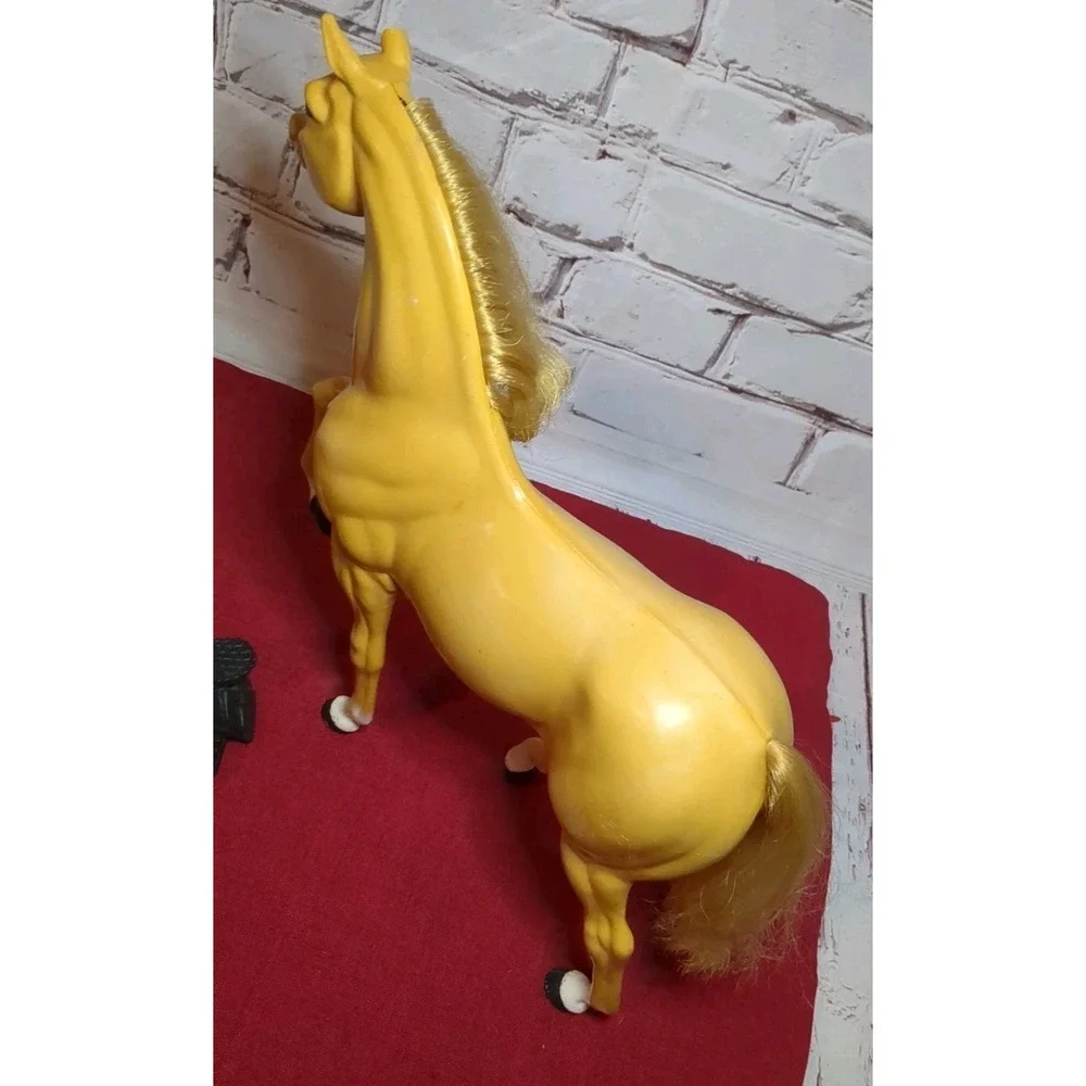 Vintage Mattel 1980 Dallas‎ Barbie Doll Golden Palamino Horse 12
